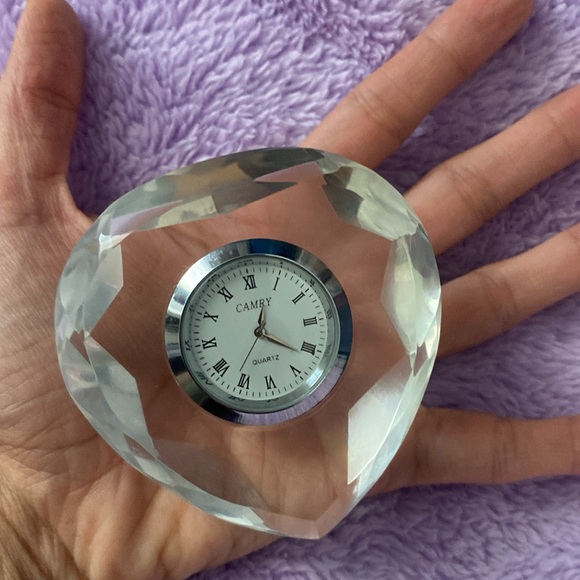 Quartz Camry silver triangle stone clock - Picture 8 of 14